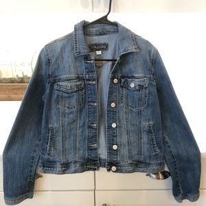 Maurice’s Denim Jacket! Size Medium!